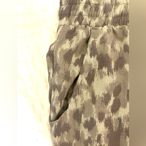 Cloth & Stone Anthropologie Sz Small Gray white Camo jogger pockets pull on - Picture 6 of 13